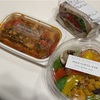 東京都千代田区丸の内「DEAN & DELUCA」でビーフケバブサンドウィッチとトマト油淋鶏