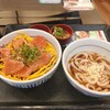 お昼はサーモン丼