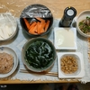 きょうも米粉の焼き物づくりに挑戦。わかめの味噌汁。いわし水煮缶は昨晩の残り