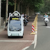 混乱する二輪車通行帯。電動自転車、電動スクーター、リアカー、キックボードに無人カートまで