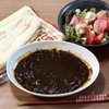 レトルトカレー、サラダ