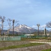 雪が積もらない地域に住んでいるので冠雪してる山が珍しいです。