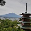 ５．２９（土・晴れ）富士吉田五重塔と富士山。