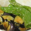 あまながとナスの揚げびたし、鶏手羽のたれ焼き、厚焼き玉子、タラの味噌焼き、ほうれん草のお浸し、大根と人参とえのき味噌汁