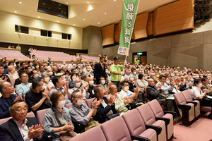 2025上越市長選　小菅淳一氏が総決起集会　支持者ら300人が出席