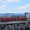 高架をいくあっかい電車 - 2020年8月12日