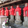 疫病退散と極楽浄土への道しるべ 日野立体交差点の地蔵尊群像（横浜市港南区）