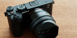 デカいコンデジことα7CR + FE 40mm F2.5 G(SEL40F25G)のフードを