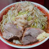ラーメン二郎 上野毛店 - 「少し薄味」再確認。酸味は落ち着き、醤油感も出汁感もバランス良く。毒になる手前、薬でいられるギリギリのラインが「少し薄味」かなと。採用。祝日前は各店少なからずノイズ多め。「マー油」イベント発生。熊本ラーメンを思わせる方向性。感想うまく伝えられずこちらで。
