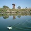 快晴、鏡の様な水面の荒川