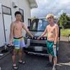 駐車場のそばで野球をすると、こうなる（当たり前）