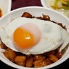台北駅から徒歩圏内。魯肉飯には、とろとろ半熟目玉焼きを乗せて　- 大稻埕魯肉飯 -
