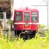 長尾駅に到着した追憶の赤い電車