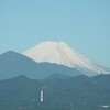 富士の高嶺に降る雪も