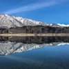 青木湖、白馬三山の水鏡。湖上の氷が溶けて、春のはじまり。