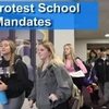 ご覧ください。マスク着用義務化に抗議し、全米で学生がウォークアウトを開始