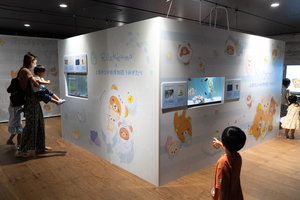 全国初「リラックマ」と水族館のコラボ展　上越市のうみがたりで9月23日まで
