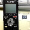 ICレコーダー OLYMPUS Voice-Trek V-823にSDカード装着。