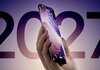 2027年のiPhoneは“妥協”の湾曲？本命の透明電極採用は2028年になる可能性