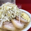 【今週のラーメン３２４０】 ラーメン二郎 神田神保町店 （東京・神保町） 小豚 麺半分ニンニク　〜二郎本来のボリューム感！スケール感！を追体験してみませんか？