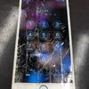 【iPhone6Plus/パネル交換】破片がポロポロ取れてしまう程の破損でも当店なら30分で修理完了です！