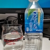 水を飲む39