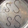 雰囲気を左右するS字フックの質感