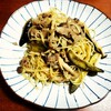 生姜の香りが食欲をそそる・・・茄子としめじと豚バラの生姜パスタ