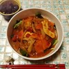 味噌汁・トマトソースの残り＋野菜モリモリスープカレー。