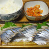 今日の食べ物　朝食に秋刀魚の刺身