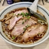 【今週のラーメン５１７４】らーめん はな火屋（東京・西新宿）ちゃーしゅーめん 中盛　〜がっつり食えて味わいハートフル！コスパ感溢れる迫力のチャーシュー麺！