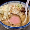 【今週のラーメン４９６５】三鷹食堂いなり（東京・JR三鷹駅北口）いなり風熊本豚骨らーめん ＋ 替玉 ＋ サッポロラガービール 赤星 中瓶　〜和やかに麺顔素朴！濃密に豚骨野趣！それぞれ拮抗して織りなす不思議なまとまり！マー油滲んだ痛快豚骨麺！