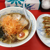 京急田浦駅近くの〈ラーメン・ギョウザのやまもと〉でネギチャーシューめんと餃子