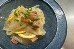 【春野菜レシピ】「新玉ねぎとやきとり缶 塩レモン味のエチュべ」の作り方
