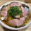 【今週のラーメン４４８３】 くじら食堂bazar 三鷹店 （東京・ＪＲ三鷹） 支那そば チャーシュー 大盛　〜円やかさ濃密な旨さ！これは広くウケそう！三鷹に寄れば激しくオススメ！