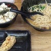 経堂　せい家　とんこつ　醤油　細めん選ぶ　感じ豚マヨ丼とから揚げ1つ