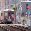 琴電片原町駅近くでレトロ電車を撮影