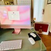 ピンクのiMac と介護ベッド