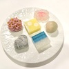 『とらや赤坂』6月後半、季節の生菓子。赤坂店限定江の月、木蔭の水、夏の野、籬の緑、水仙卯の花、紫夜。