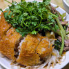 ハノイの小さな路地裏にひっそり佇む焼きフォー屋