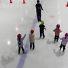 春休み企画　　嫁と娘のアイススケート教室　　猛特訓!!