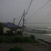 何か今すんごい雷雨で