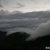 雲海を見下ろす「伊吹山」《#1》　―　流れ落ちる雲海とギネス記録　―