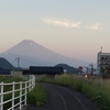 初秋の富士や朝日のど真ん中