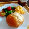 休日の朝ごはん。DONQのパン