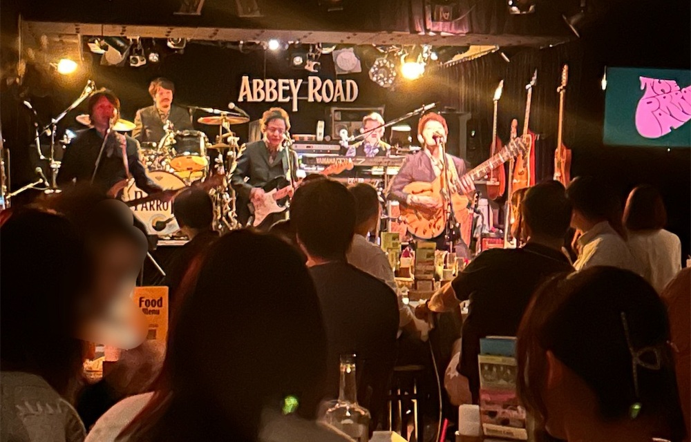 ビートルズのコピーバンドを観に行く。