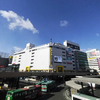 青空も霞む