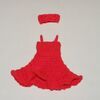 鉤針で編んだリカちゃんの赤色のフラメンコ風スカートと長編みの飾り帽子（ティアラ風）