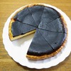 真っ黒なバスク風チーズケーキ。勇気をもって煙が出るまで焼き続けます