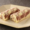 ローソンから「チョコチップ入りロールケーキ 2本入」が新登場！ふんわり生地にチョコチップ入りクリームを巻いた新商品